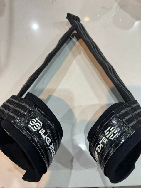 Slap Wraps V2 auto-wrapping lifting straps in Black, pair shown wrapped